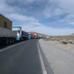 File de camion au passage Bolivie/Chili de Chungara