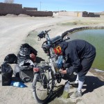 Nettoyage des vélos après le sel d'Uyuni