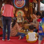 Prières boudhistes en famille